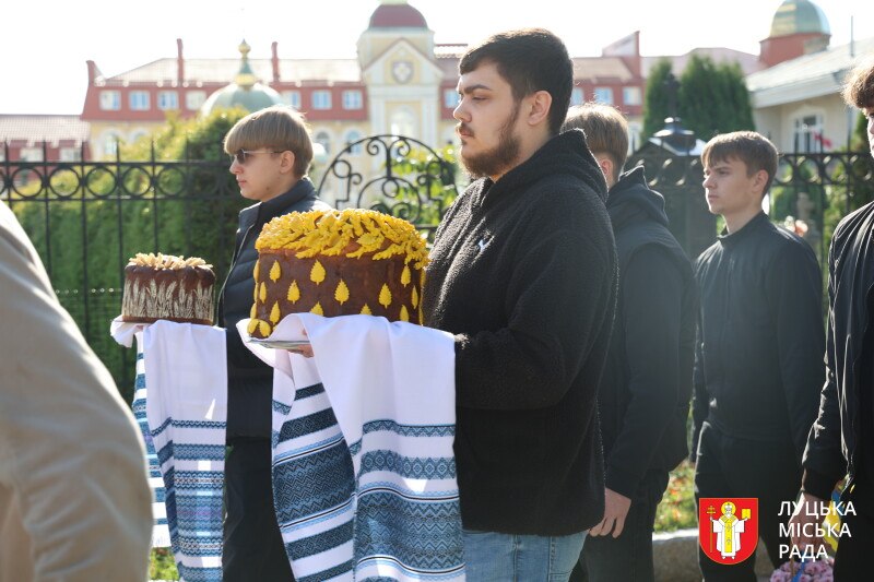 Підписав контракт після першого курсу: в Луцьку віддали останню шану 19-річному Герою Денису Бойченку