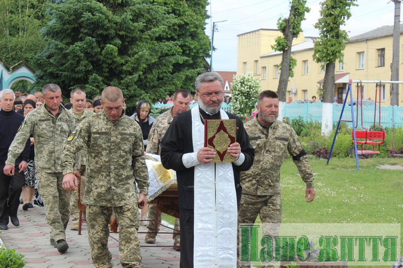 Повернувся з-за кордону, щоб стати на захист Батьківщини: на Волині попрощалися із Героєм Антоном Скаршевським