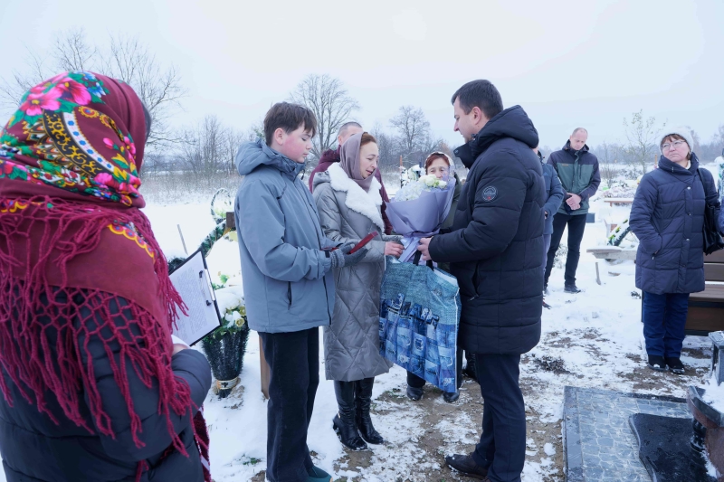 Місяць не дожив до дня народження: рідним Героя з Волині вручили його посмертну нагороду