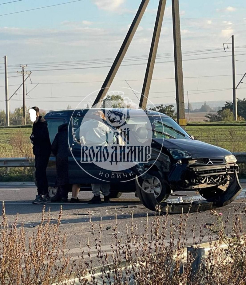 На трасі Володимир - Устилуг зіткнулися швидка допомога та автомобіль «Сітроєн»