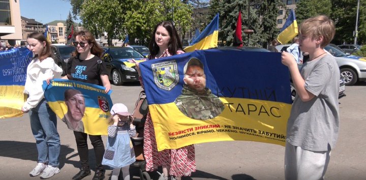 У Луцьку відбувся масштабний автопробіг на підтримку військовополонених та зниклих безвісти захисників