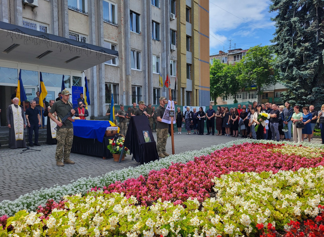 Серце не витримало жахів війни: на Волині попрощались з молодим Героєм Русланом Мазуриком
