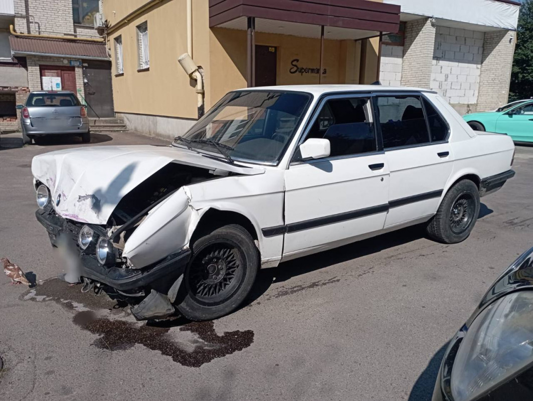 У Луцьку водій БМВ спричинив аварію, у якій постраждали троє дітей, і втік