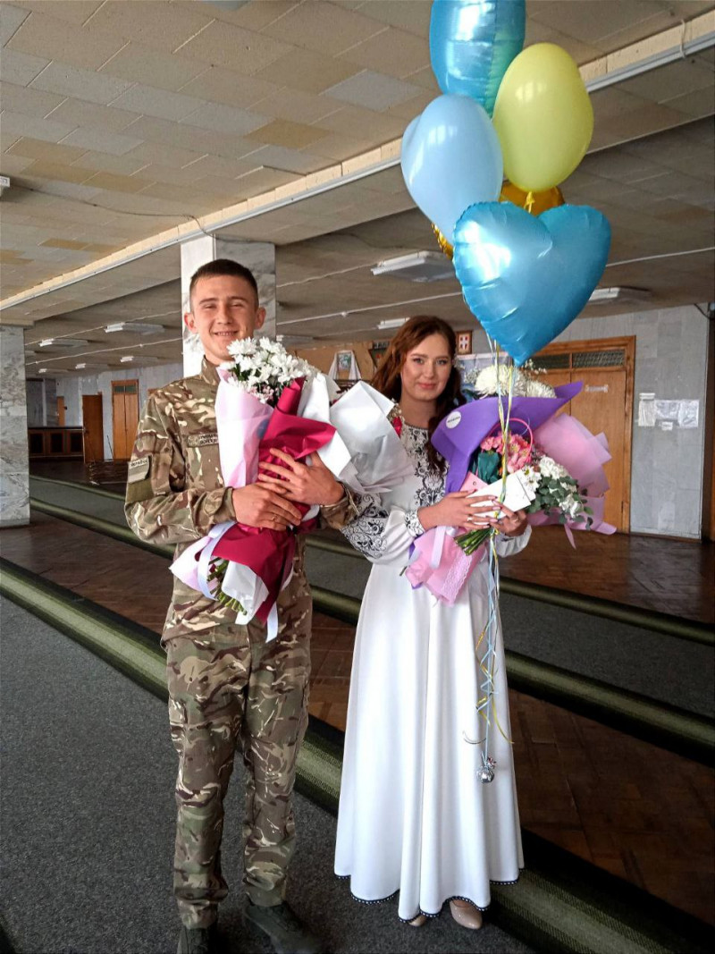 Вона - з Полісся, а він - із Запорізької області: на Волині військовий одружився зі своєю коханою. Фото