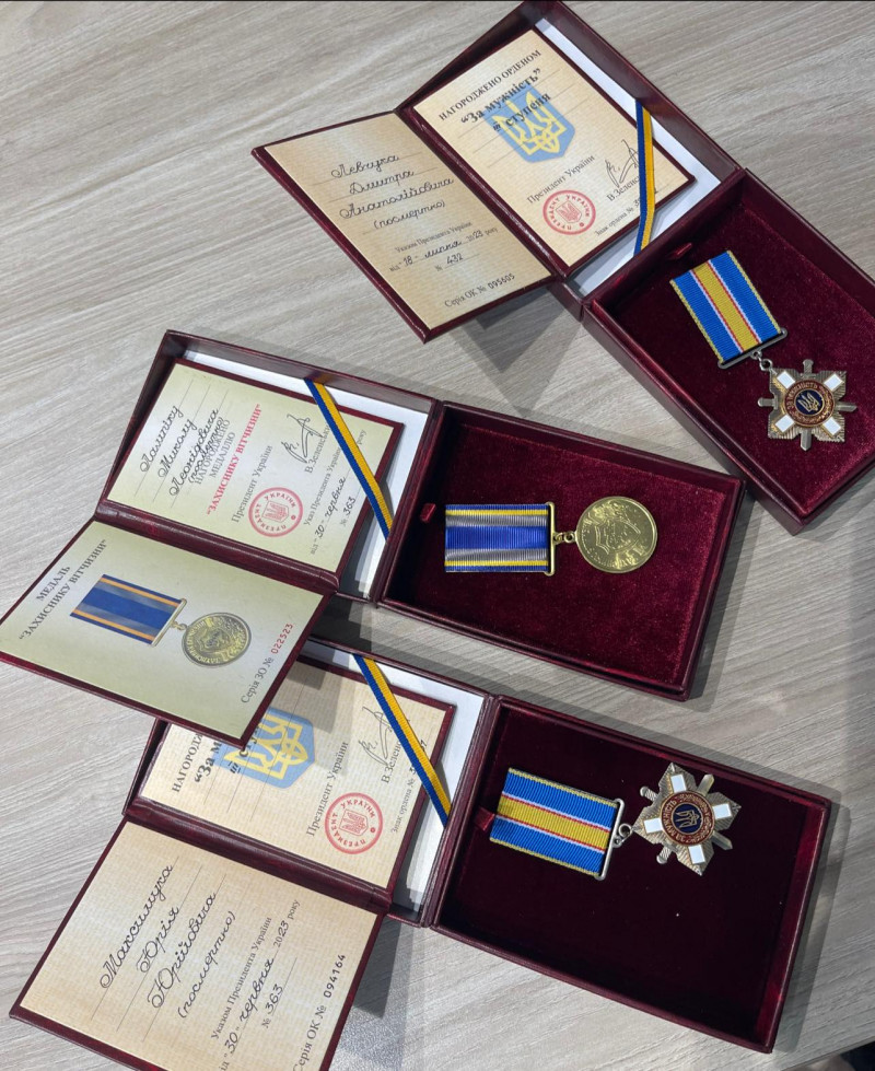 Віддали життя за Україну: у громаді на Волині рідним Героїв вручили їхні посмертні нагороди. Фото