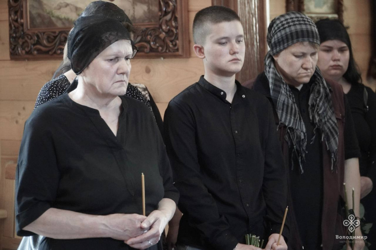Донька залишилася без надійного батьківського плеча, а брати втратили рідну душу: на Волині попрощалися з Героєм Анатолієм Ковальчуком