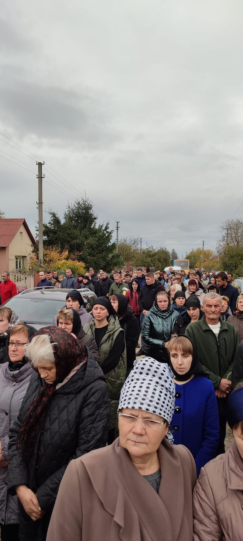Зійшлося усе село: поховали 29-річного сапера з Луцького району Віталія Костюка. Фото
