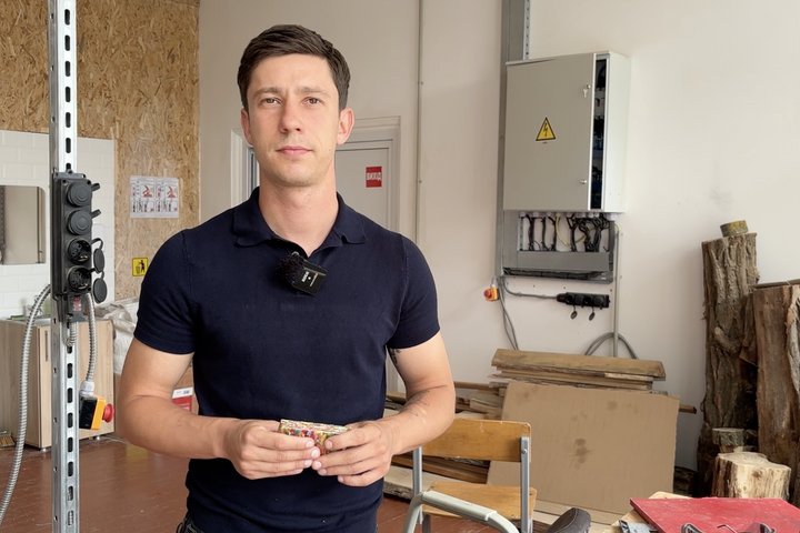 У Нововолинську пластик перетворюють на меблі: щомісяця переробляють 600 кг відходів