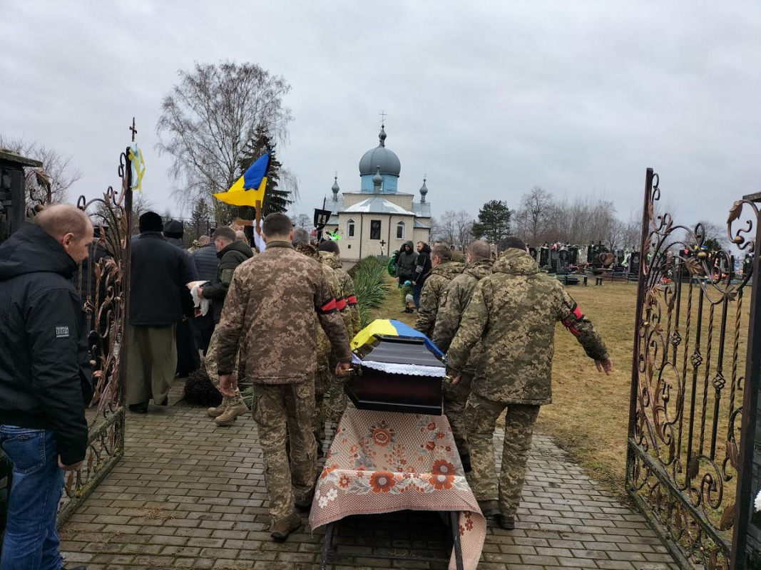 Неодноразово рятував своїх побратимів: на Волині прощалися із Героєм Олексієм Клімчуком. Оновлено