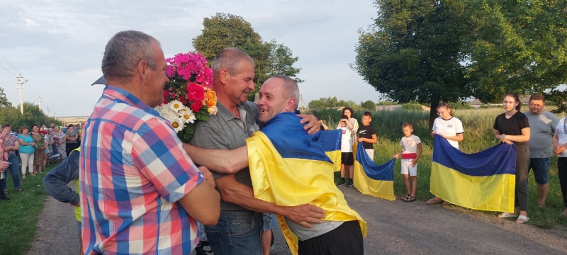 Повернення з полону: захисник з Волині вперше ступив на рідну землю після реабілітації