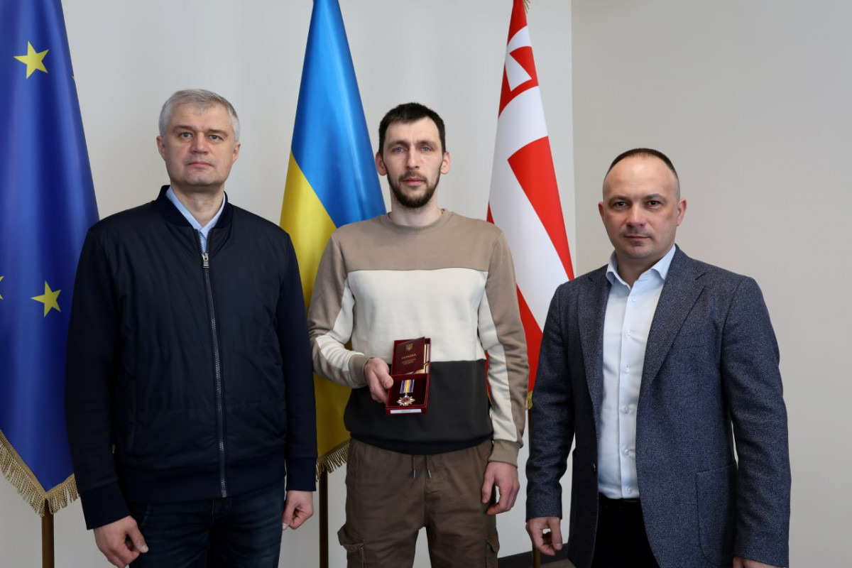 За відвагу та десятки успішних бойових вильотів: захиснику з Волині вручили орден «За мужність»