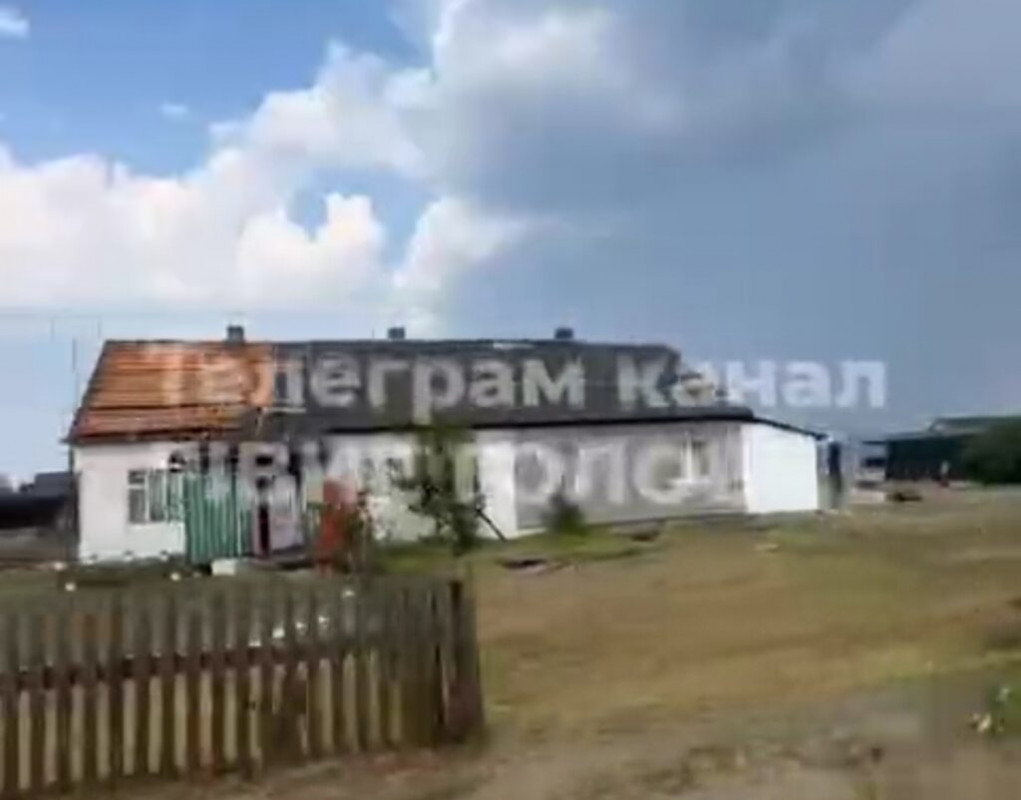 Негода на Рівненщині: град, повалені дерева та зірвані дахи (фото)