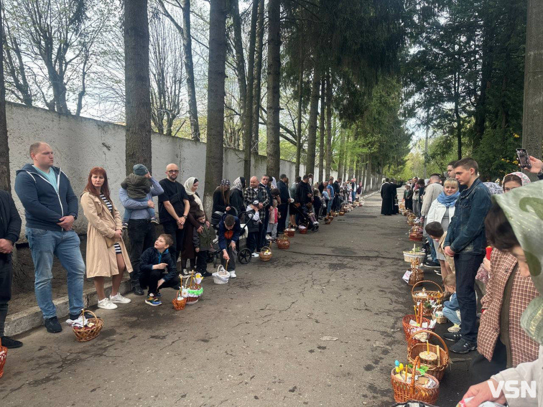 У Луцьку освятили паски в храмі Святого Великомученика Юрія Переможця ПЦУ. Фото