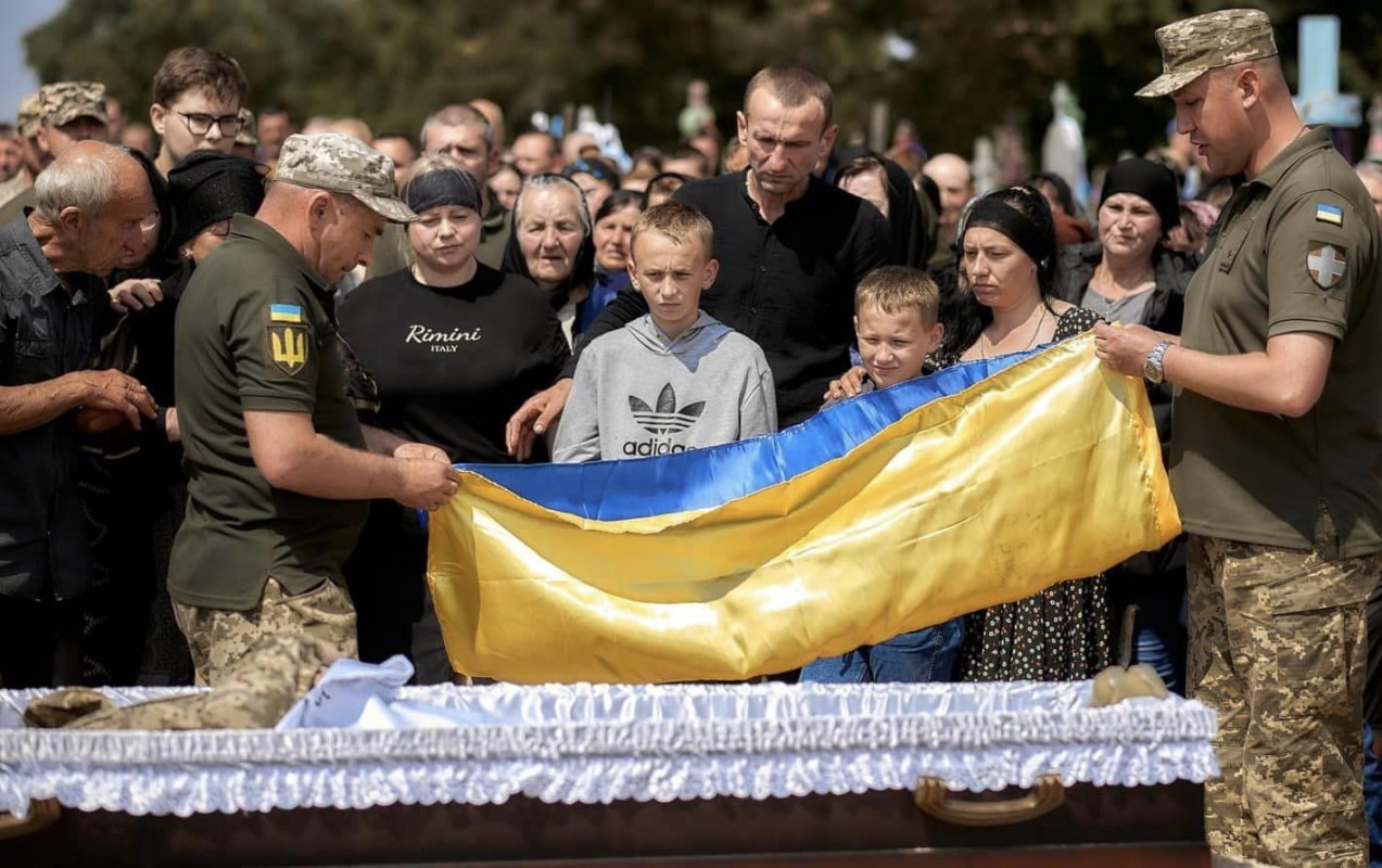 Батько двох синів: на Волині попрощалися з молодим Героєм Сергієм Бордюговським. Фото