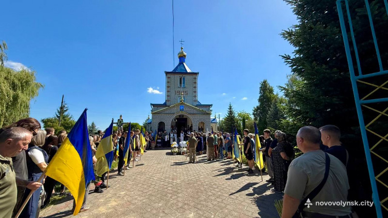 Навіки молодий: на Волині попрощались з Героєм Павлом Молодшим