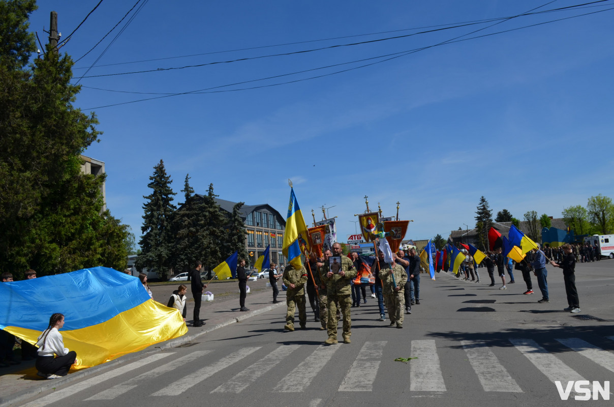 Був людиною, до якої тягнулося серце: на Волині попрощалися з 26-річним Героєм Дмитром Слюсарем