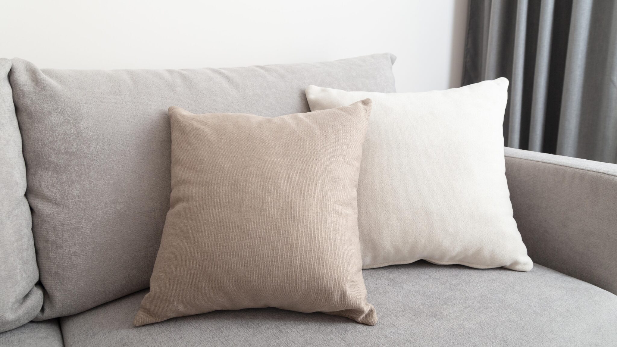 Як за 15 хвилин освіжити подушки та прибрати неприємні запахи