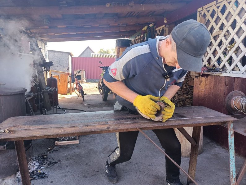 Третє покоління майстрів з Волині продовжує сімейну справу - виготовляє дубові бочки