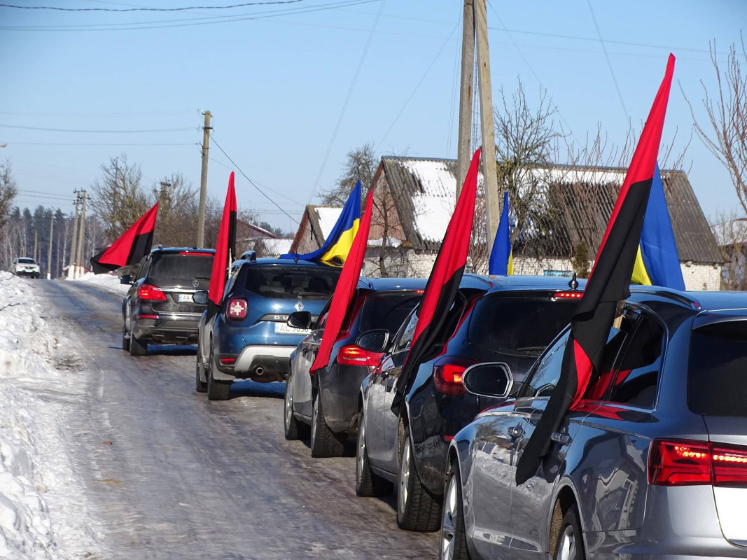 Загинув майже пів року тому: на Волині в останню земну дорогу провели Захисника України Павла Фіщука
