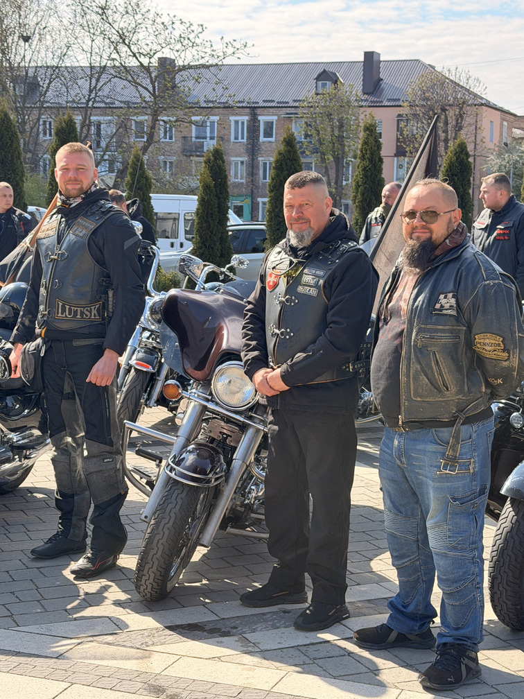 Байкери з усієї Волині за благословінням приїхали у Володимир