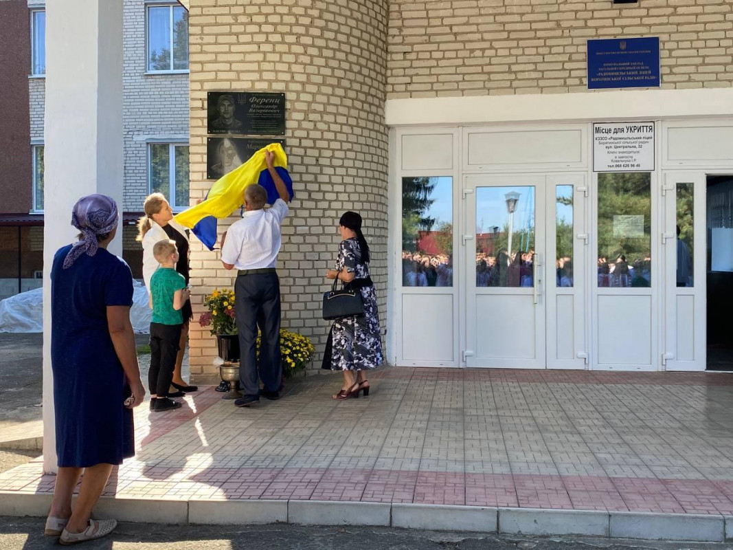 Загинув під час виконання бойового завдання: у Луцькому районі відкрили меморіальну дошку полеглому воїну