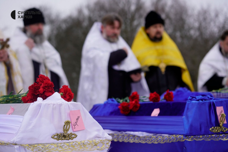 На Харківщині попрощалися з Григорієм Шикулою і його трьома дітьми