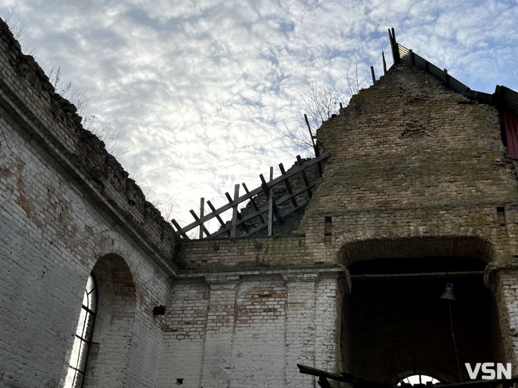 Незламний оберіг: Храм на Волині, який вистояв перед снарядом, що застиг у його стіні. Фоторепортаж