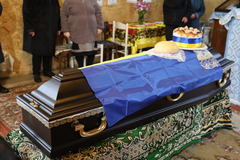 Загинув 11 місяців тому: у Луцькій громаді попрощались з молодим Героєм Миколою Ясенюком