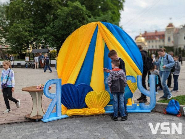 У центрі Луцька провели яскраве свято для дітей