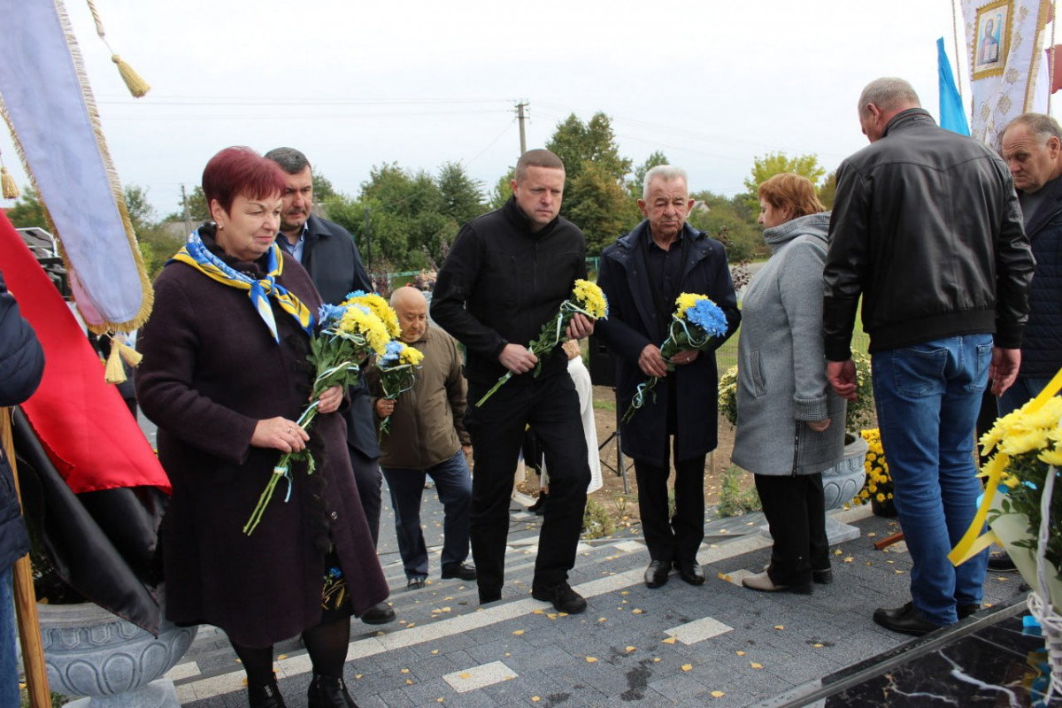 Пам’ять поколінь: на Волині відкрили меморіал загиблим у війнах односельчанам та Алею Слави