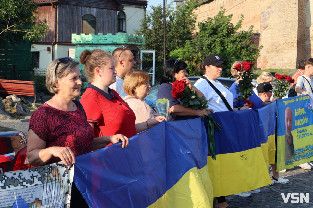 «Я взагалі не очікував, що повернуся»: у Луцьку зустріли звільненого з російського полону захисника Олександра Пришка