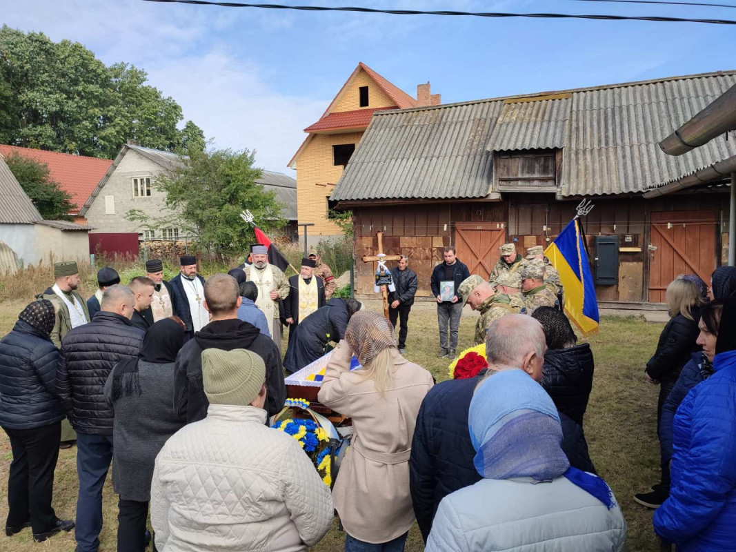 Життя обірвалося на Миколаївщині: у Луцькому районі поховали молодого Героя Андрія Степанова