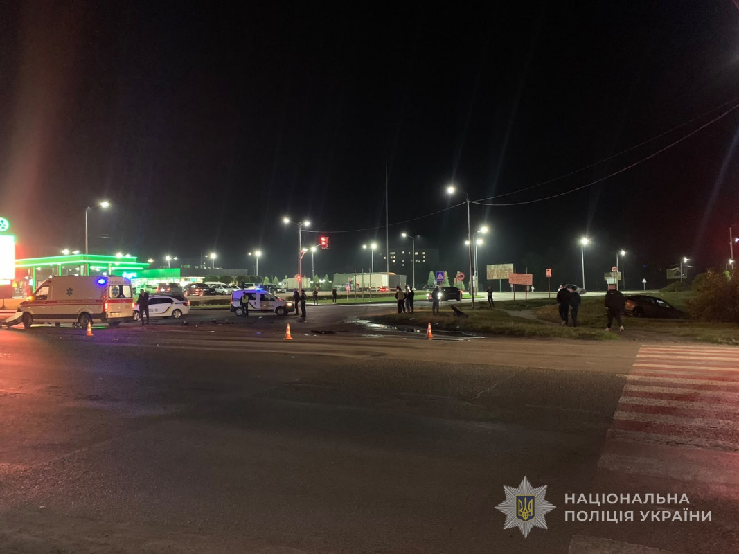 На Волині легковик зіткнувся із швидкою: постраждали двоє жінок