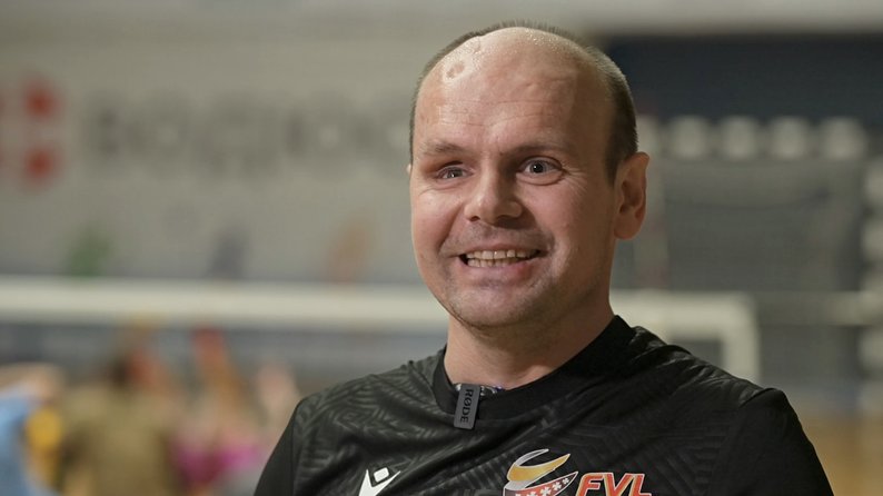 «Людям легше, коли ти вмер»: як на Волині волейбол повертає ветеранів війни до життя