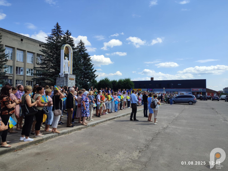 «Слава нашому Герою»: на Волині зустріли звільненого з полону воїна