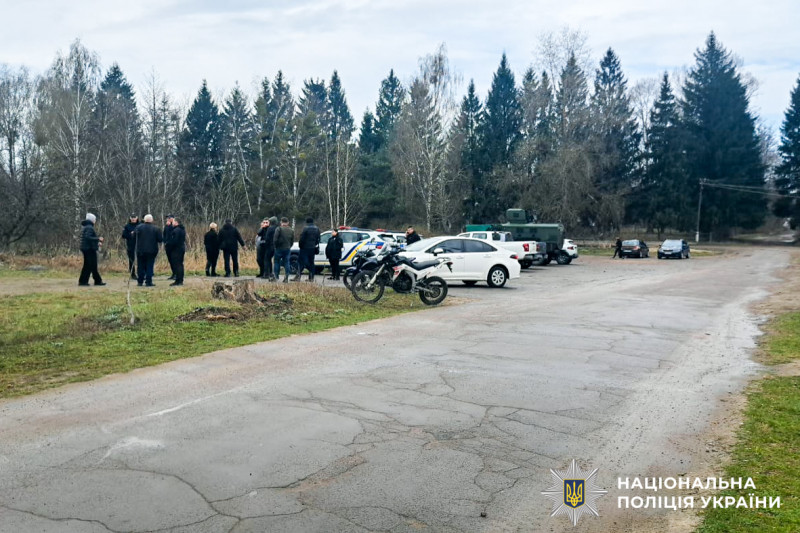 На Рівненщині добу шукали хлопчика, який провалився у кар’єр