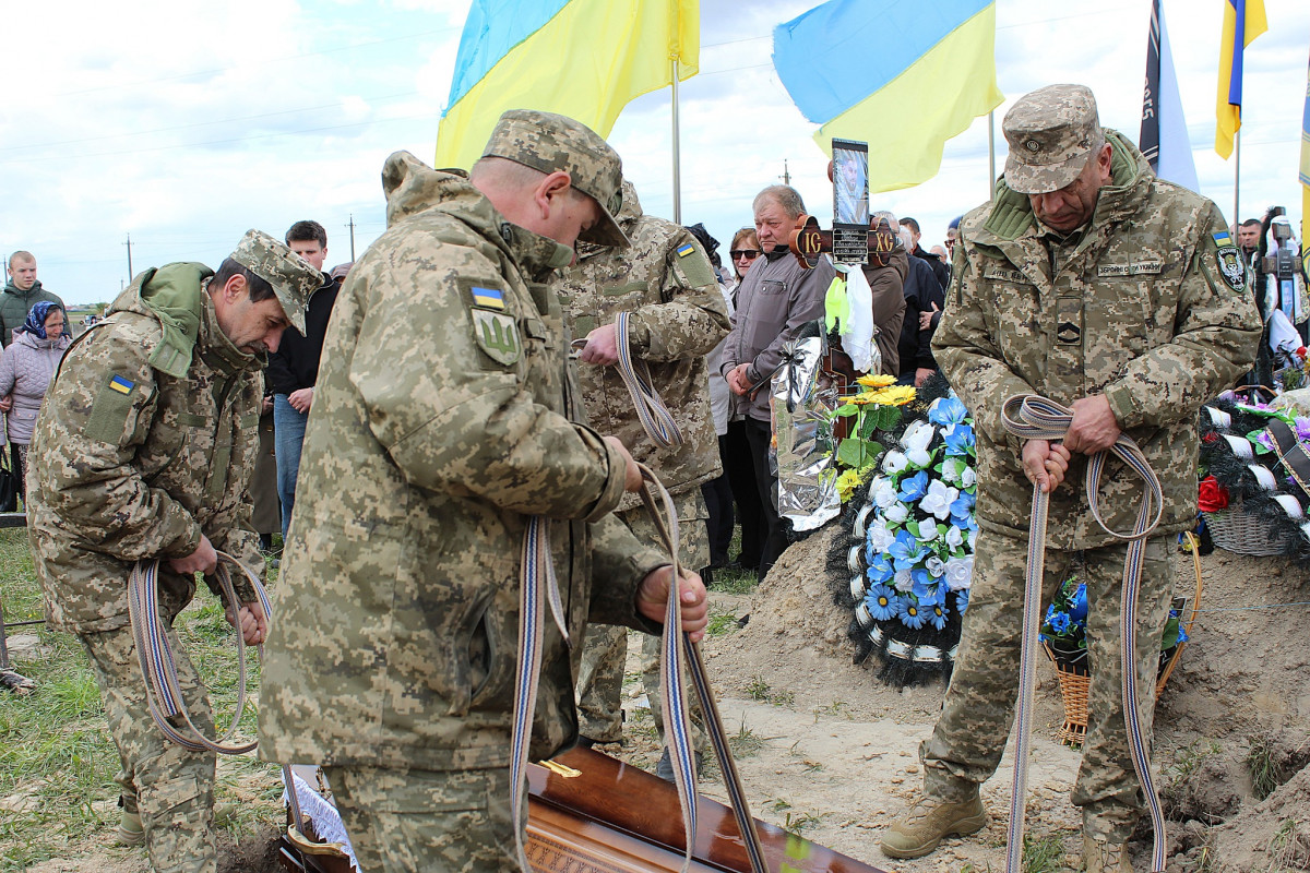 Майже два з половиною роки невідомості: на Волині в останню путь провели Героя Андрія Климюка