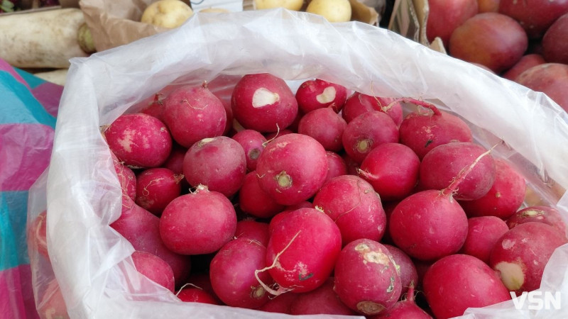 Скільки на ринку у Луцьку коштують овочі: огляд цін