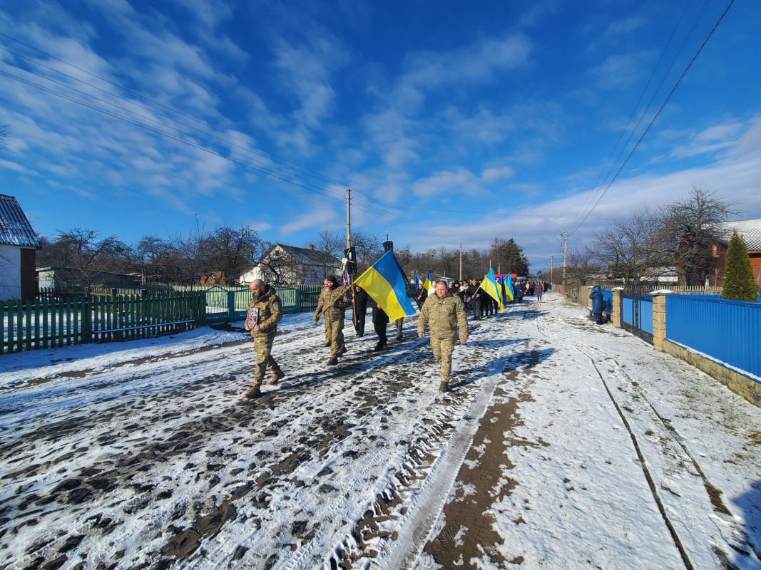 Брати нині захищають Вітчизну: на Волині попрощались з Героєм Михайлом Жердецьким