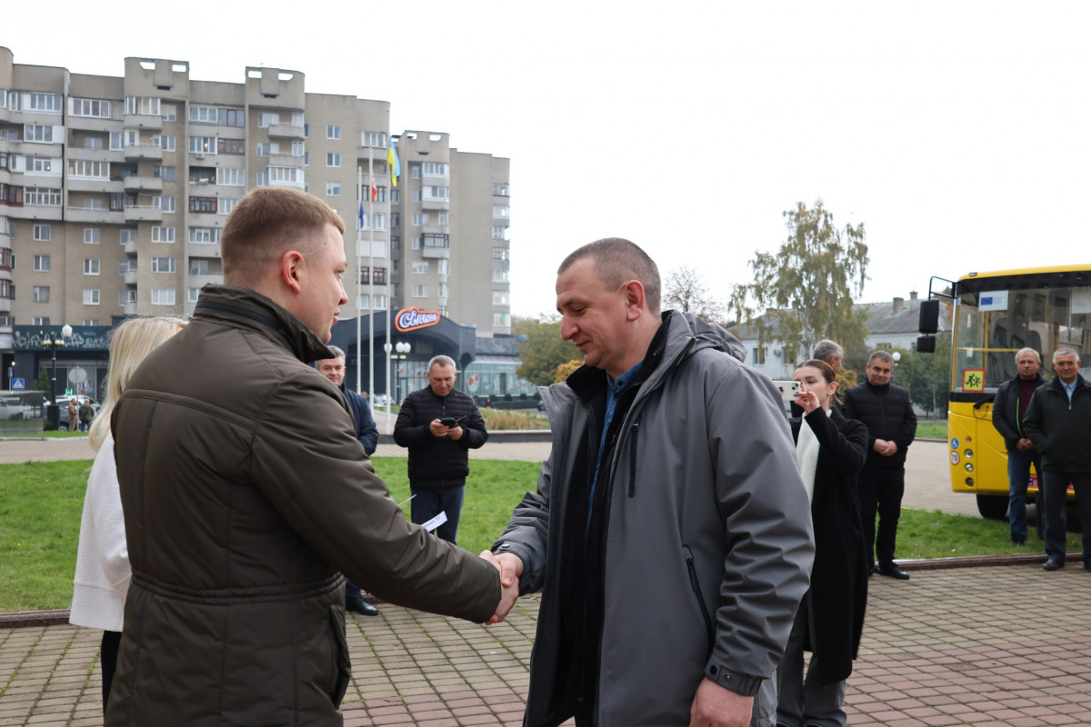 Чотири громади Волині поповнили автопарк сучасними шкільними автобусами