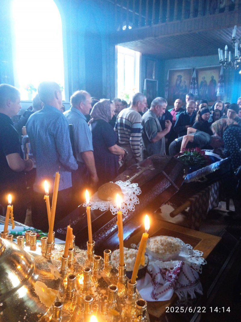 Пройшов війну, але не зміг подолати її наслідки: на Волині попрощалися з ветераном Олександром Величком