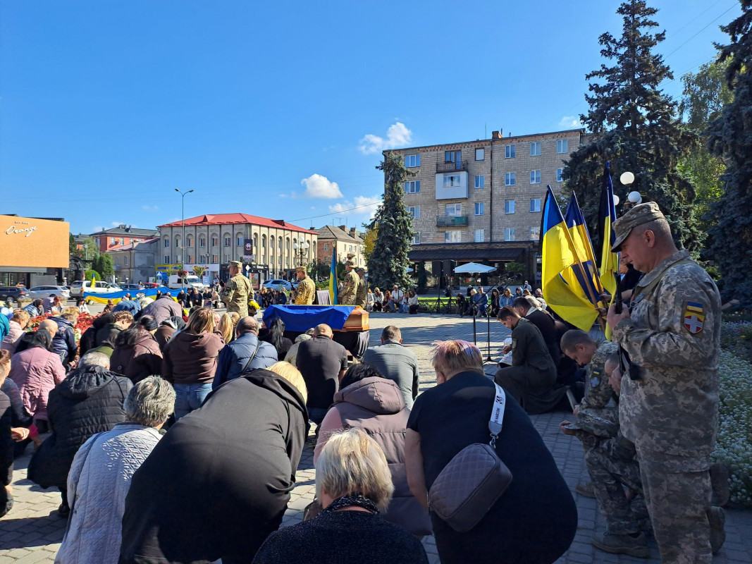 Йому назавжди 37: на Волині попрощалися із полеглим захисником Дмитром Бондаруком