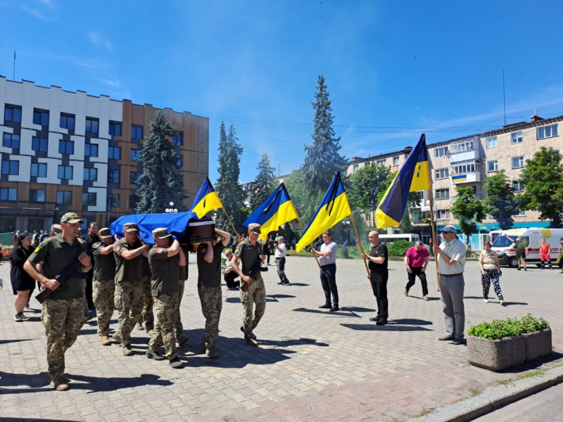 Понад 20 місяців вважався зниклим безвісти: на Волині попрощались із захисником Олександром Шевченком