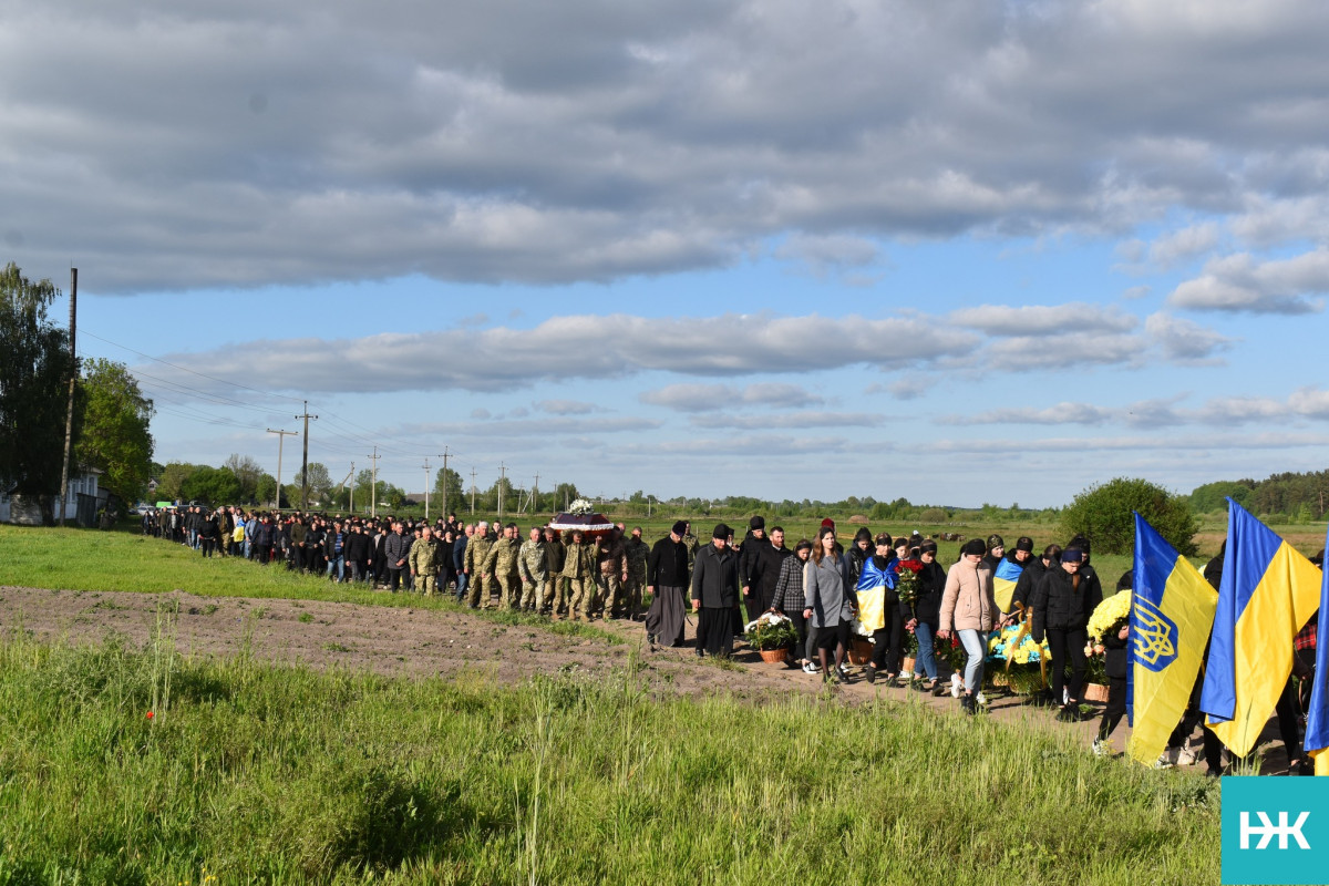 Трагічні Великодні свята: на Волині попрощалися із молодим Героєм Русланом Литвинчуком