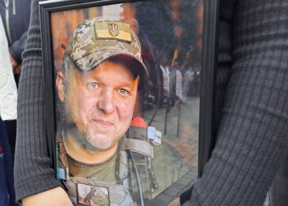 Воїн, захисник і батько чотирьох донечок: на Волині в останню дорогу провели 43-річного Героя Олександра Дригулю