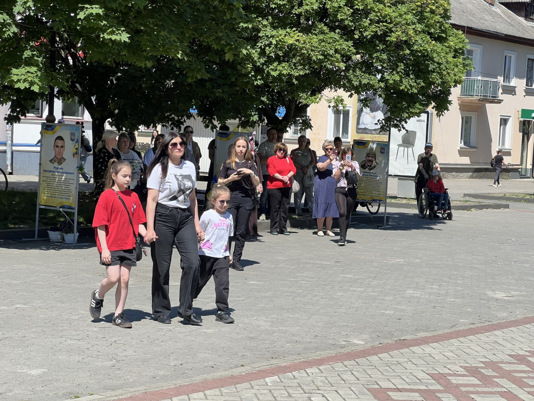 «Комбатантський хрест» та ордени «За мужність»: у місті на Волині вшанували полеглих воїнів