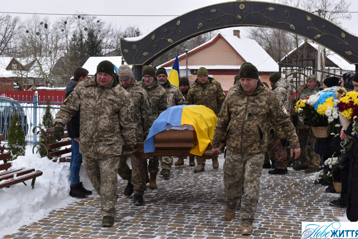 Не встиг одружитися з нареченою: на Волині  попрощалися із молодим Героєм Андрієм Лахаєм