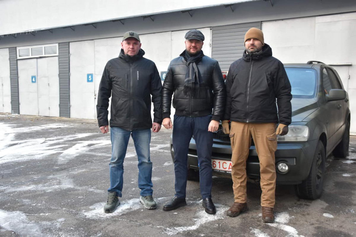 Працівники Луцької міської ради купили авто для 100-ї бригади тероборони