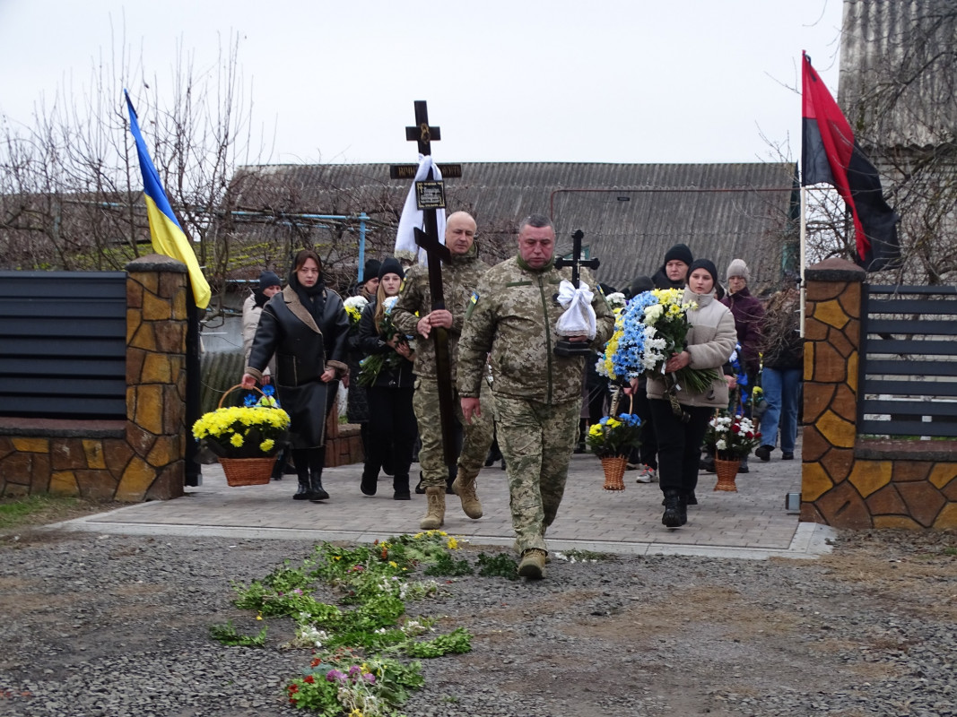 Добровольцем пішов до війська: на Волині попрощалися з Героєм Сергієм Попрійчуком