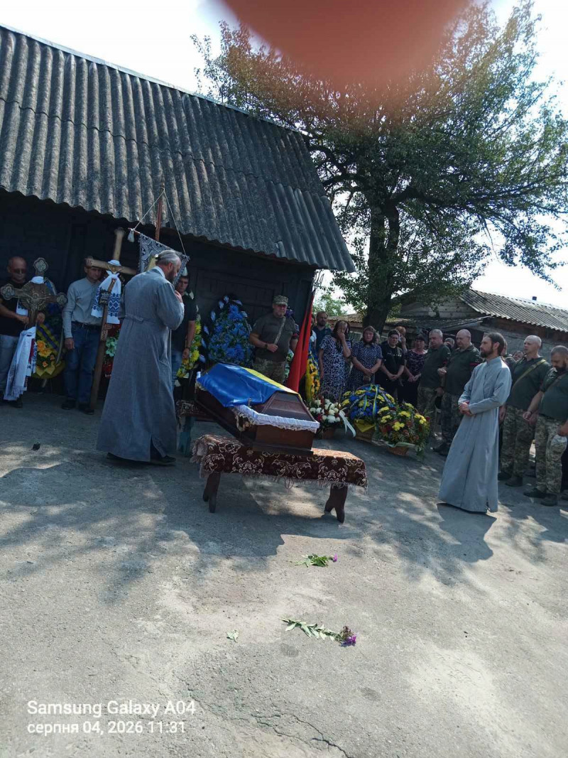 Понад два роки вважався зниклим безвісти: на Волині поховали Героя Олександра Лавренчука